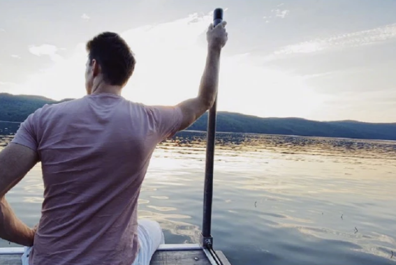 许婧|陈赫前妻许婧与男友沙漠甜蜜互拍，T先生展挺拔身材被赞郎才女貌