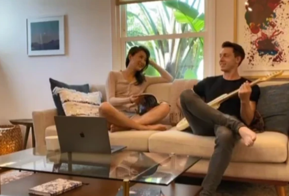 许婧|陈赫前妻许婧与男友沙漠甜蜜互拍，T先生展挺拔身材被赞郎才女貌