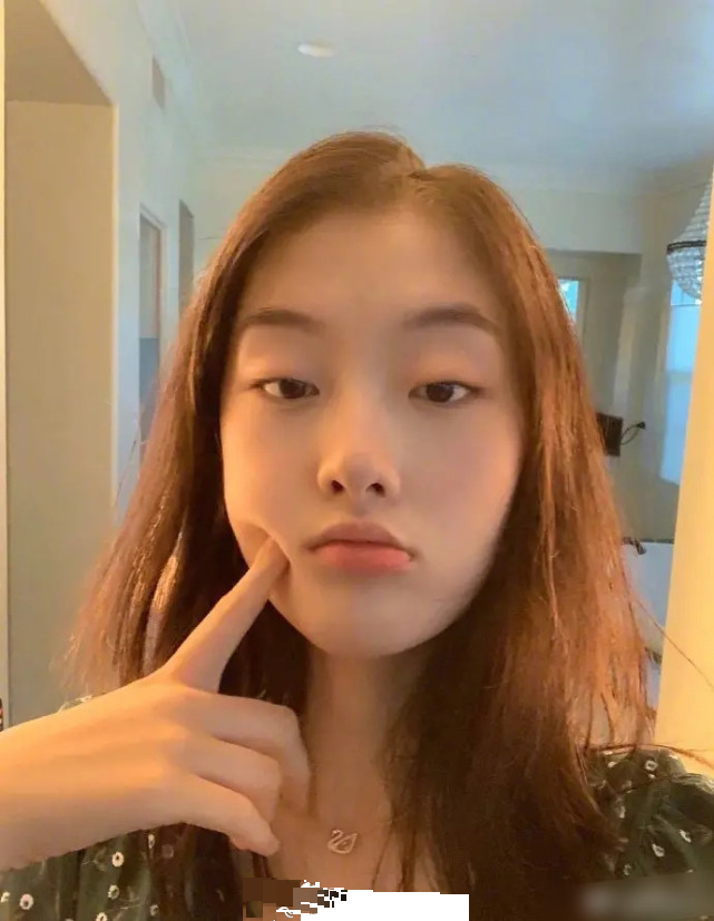 可云|《情深深》“可云”女儿竟然17岁了！她晒女儿近照，小姑娘高级脸有气质