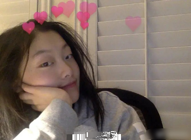 可云|《情深深》“可云”女儿竟然17岁了！她晒女儿近照，小姑娘高级脸有气质