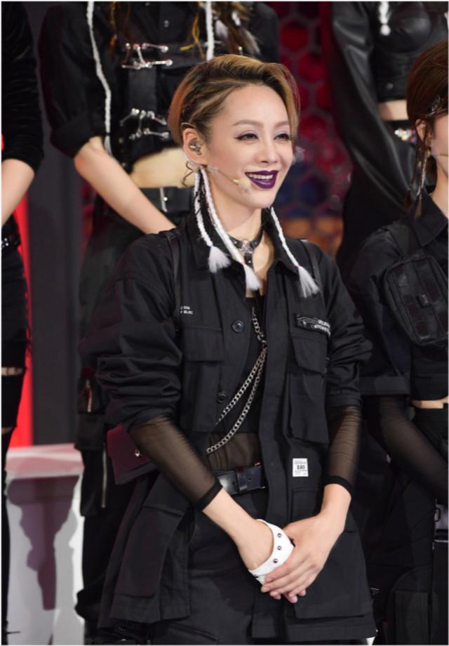 张艺兴|张艺兴新歌被指难听？姐姐们唱这首歌被淘汰，富婆黄圣依都没保住