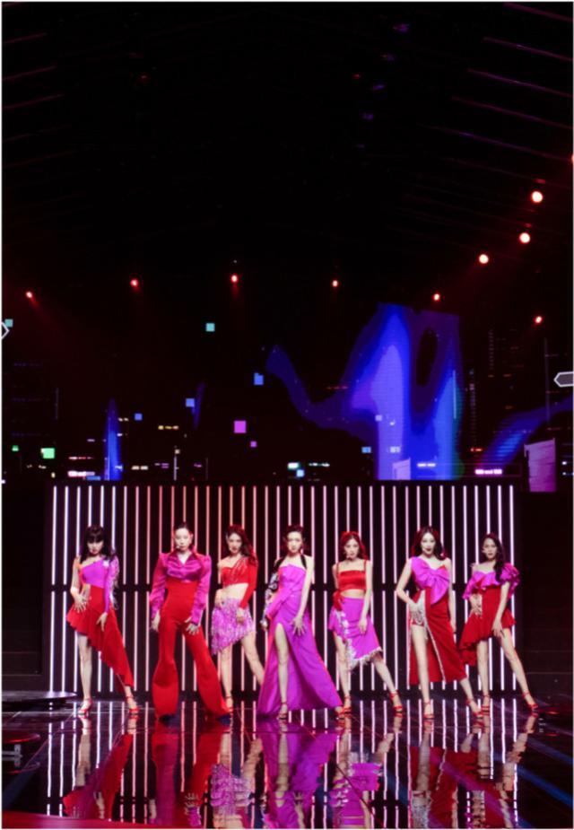 张艺兴|张艺兴新歌被指难听？姐姐们唱这首歌被淘汰，富婆黄圣依都没保住