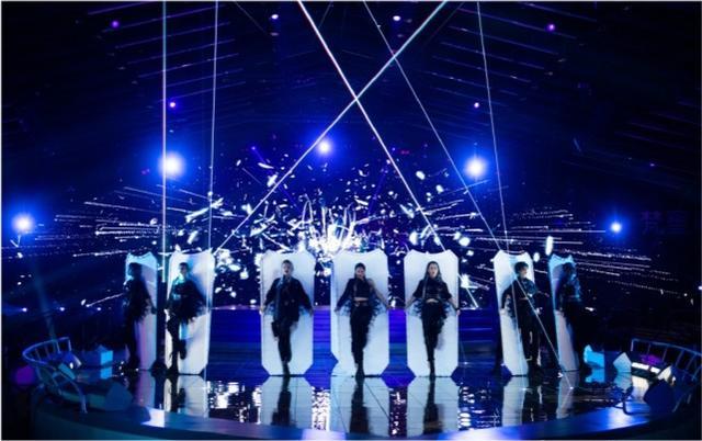 张艺兴|张艺兴新歌被指难听？姐姐们唱这首歌被淘汰，富婆黄圣依都没保住