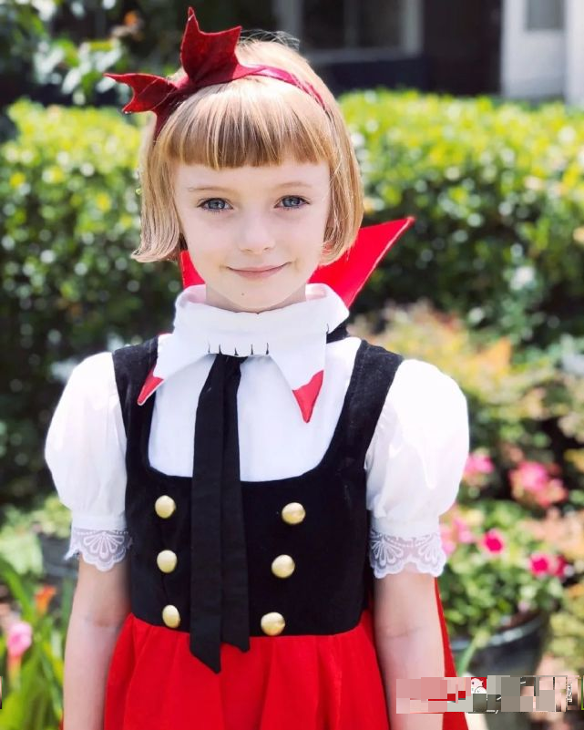 今天挖酱想要给大家介绍一位美国的复古萝莉,olive elise abercrombie