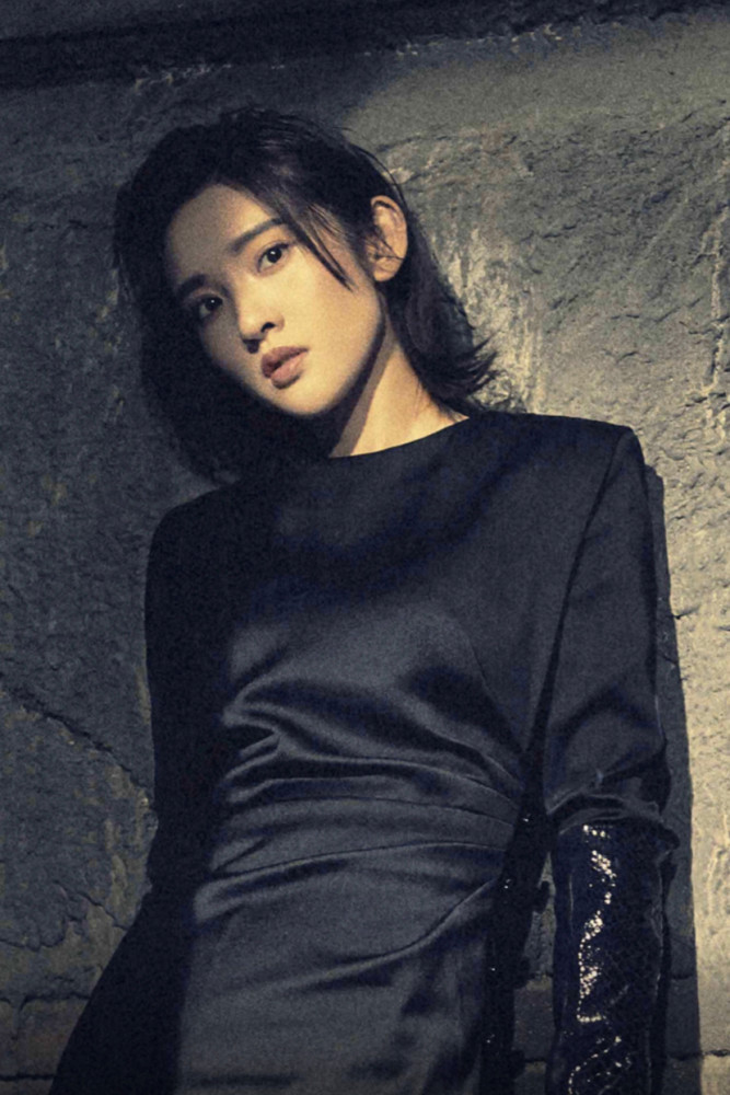 唐艺昕|唐艺昕婚后不骄纵，湿着头发顶着雪出镜，观众纷纷表示刷新印象了