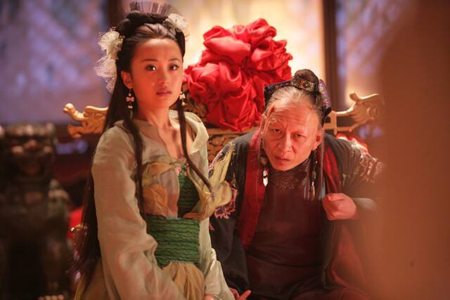 "在裘千仞记忆里,当年的妹妹"铁掌