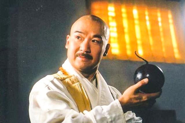 成昆|成昆在少林寺隔墙传功，为张无忌打通奇经八脉，好心办了坏事