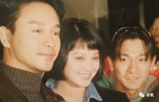 古力娜扎|娜扎到底怎么了哦…撞脸张馨予后又突然复制粘贴宁静的脸了？！