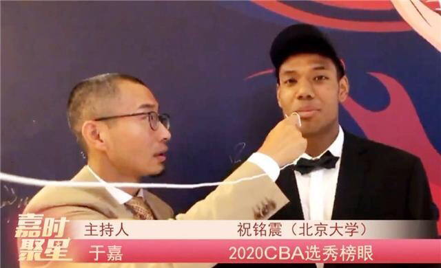 祝铭震|黑皮肤，北京腔，CBA榜眼拒称混血儿，漂亮女友大长腿