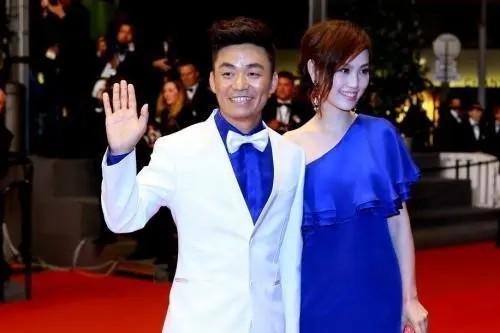 马蓉|马蓉罕见晒视频自信微笑，这一细节举动被疑有新恋情