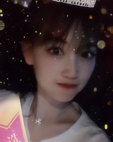 马蓉|马蓉罕见晒视频自信微笑，这一细节举动被疑有新恋情