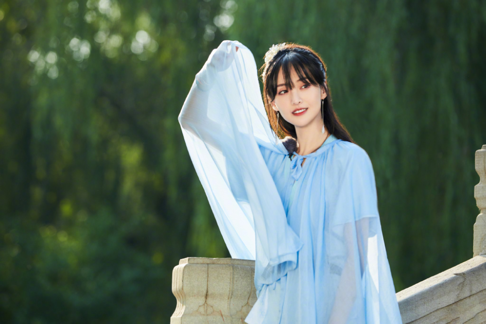 郑爽|郑爽直播甩脸“赶”走女主播，冷静后爆哭，看似耍大牌其实是好心