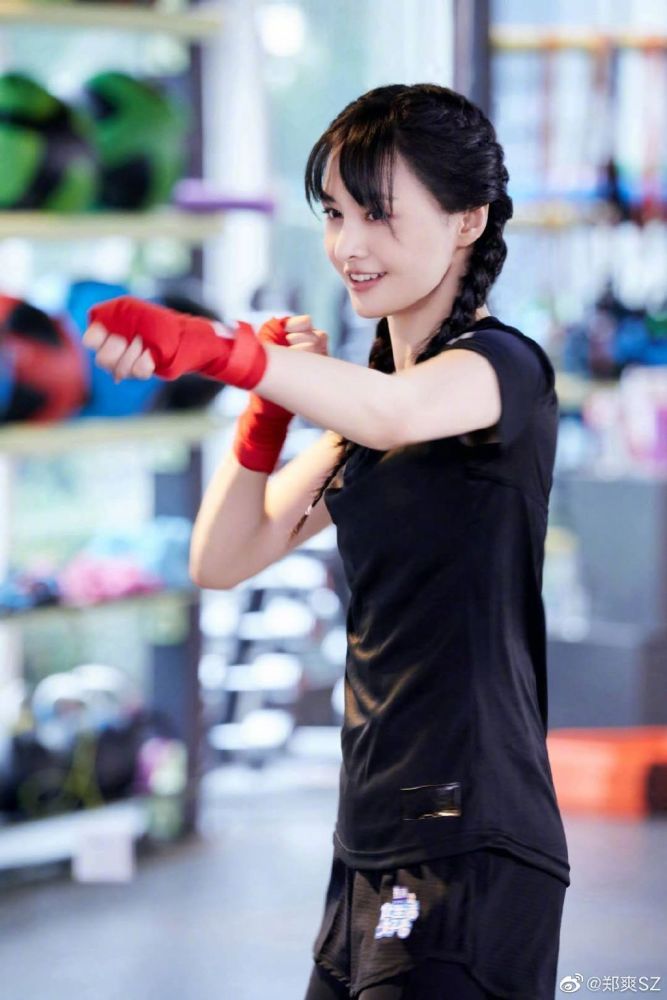 郑爽|郑爽生日直播带货时情绪崩溃，哭诉太商业化了，主持人尴尬离场