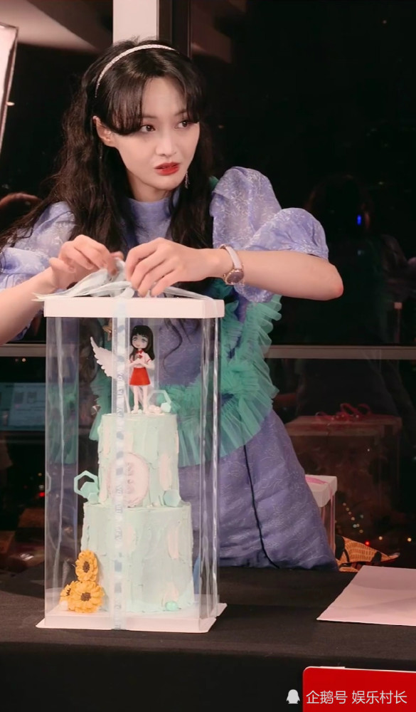 郑爽|郑爽生日直播时生气发飙，赶走主持人后自己也哭了，品牌方发声回应