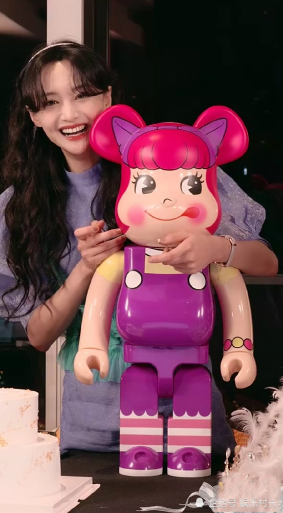 郑爽|郑爽生日直播时生气发飙，赶走主持人后自己也哭了，品牌方发声回应