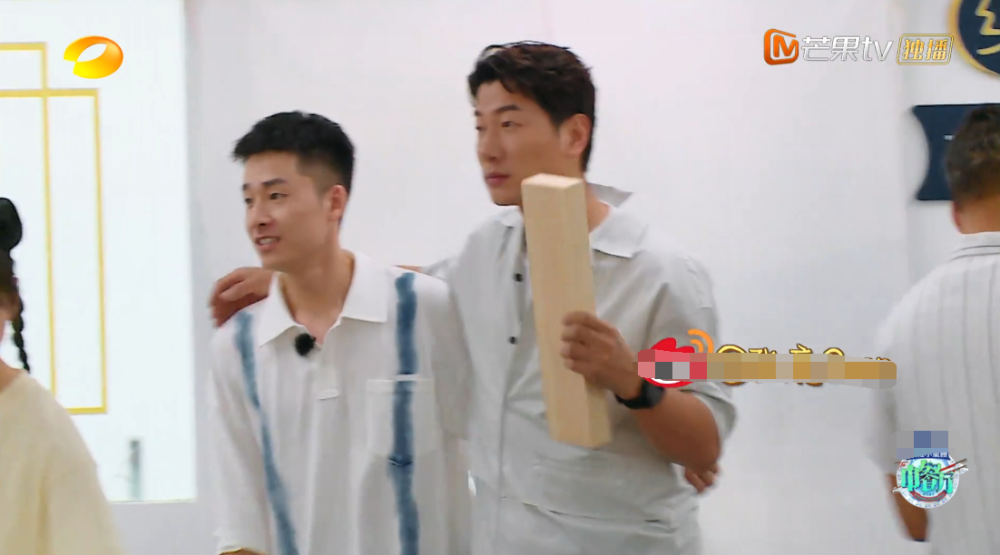 黄晓明|《中餐厅》创4季最差营业额，黄晓明中途宣布退出？节目组戏真多