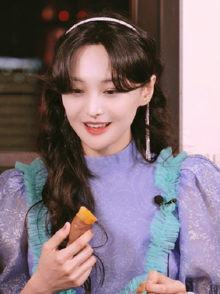 郑爽直播带货心态炸了,一句"我很正常,不用给我用这个"细思极恐