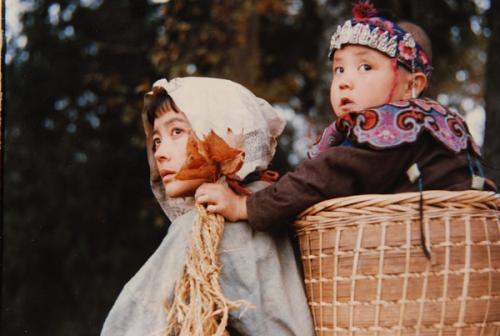 沈从文|沈从文《萧萧》：这个女孩十二岁就嫁人了，丈夫只有三岁