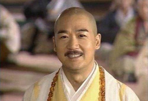 圆真是空见大师的高足,练成少林九阳功,其实论武功,圆真甚至在空智,空