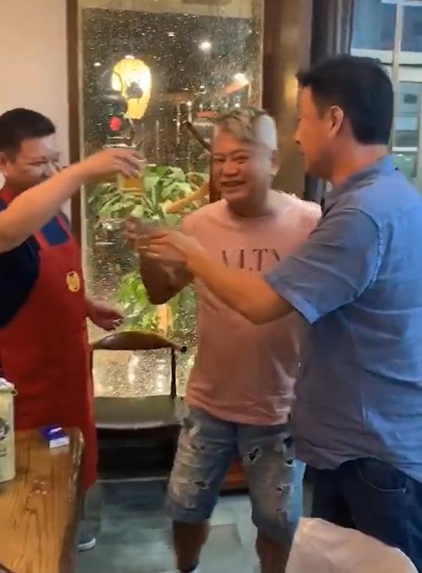 陈百祥|69岁陈百祥罕露面，挺大肚腩发福明显打扮朴素，满头白发难掩沧桑