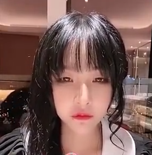 郑爽|郑爽直播翻车被骂精神病，女主播卖力卖货被气走，澄清是郑爽邀请