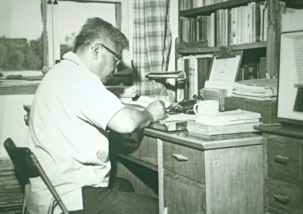 方汉奇|方汉奇 三尺新闻史讲台上的高峰