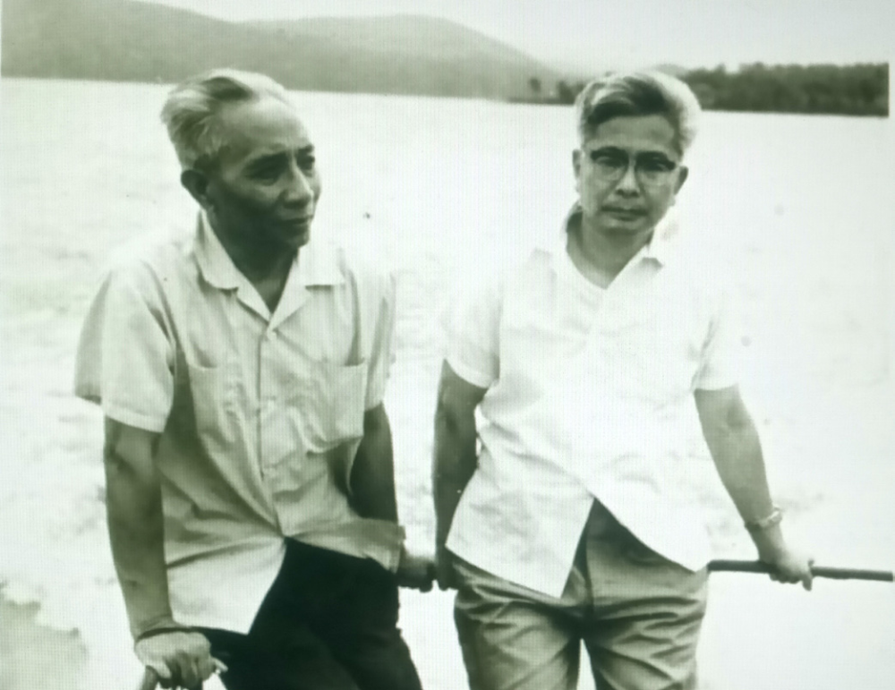 方汉奇|方汉奇 三尺新闻史讲台上的高峰