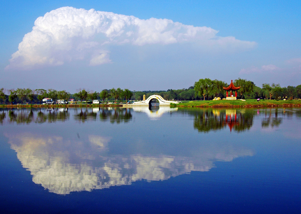 南湖公园被誉为唐山最美客厅夜景如此迷人恰似江南水乡
