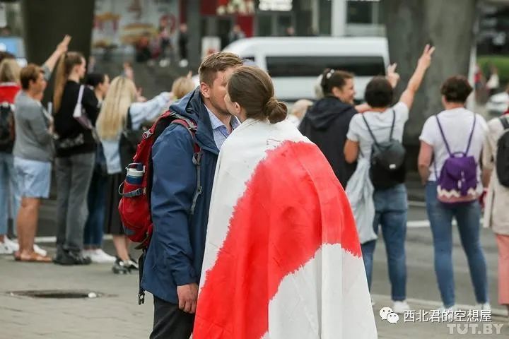 卢卡申科|逆转！卢卡申科承诺未来数日平定国内动荡，“铁娘子”主动选择退出