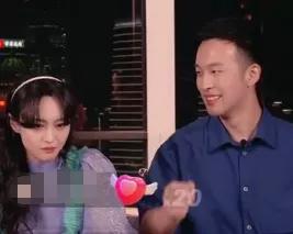 郑爽|郑爽直播翻车：粉丝曝主播输完液就来直播，义务帮忙却被郑爽怼跑