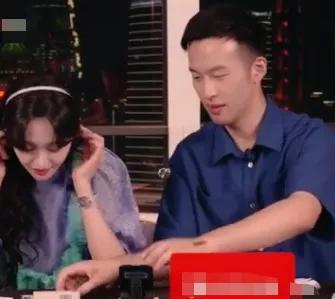 郑爽|郑爽直播翻车：粉丝曝主播输完液就来直播，义务帮忙却被郑爽怼跑