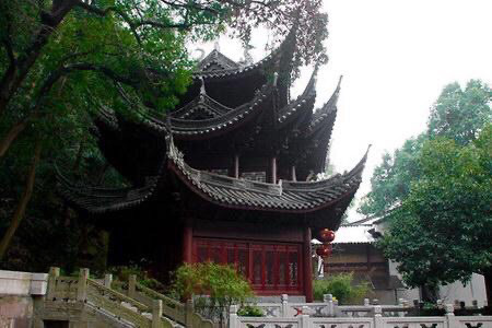 白居易|杭州藏在繁华深处的一家寺庙，白居易曾留下诗文，苏轼也有过题字