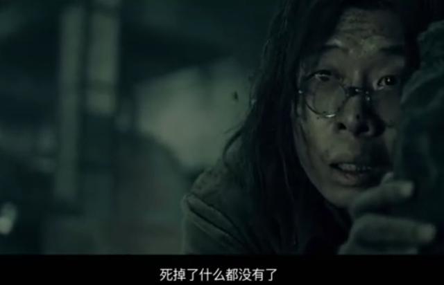 八佰|《八佰》三大演技败笔，杜淳的方言黄晓明的亮相，非专业演员太多