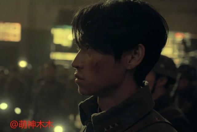 八佰|《八佰》三大演技败笔，杜淳的方言黄晓明的亮相，非专业演员太多