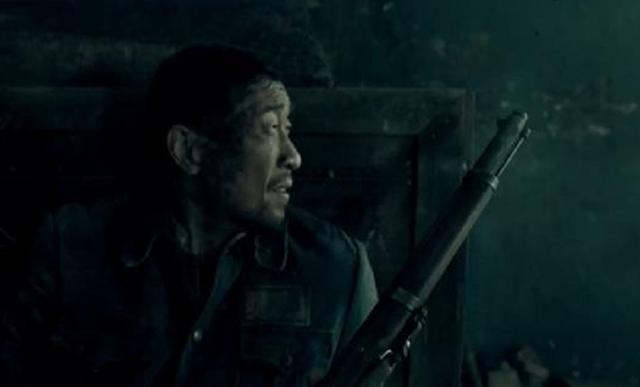 八佰|《八佰》三大演技败笔，杜淳的方言黄晓明的亮相，非专业演员太多