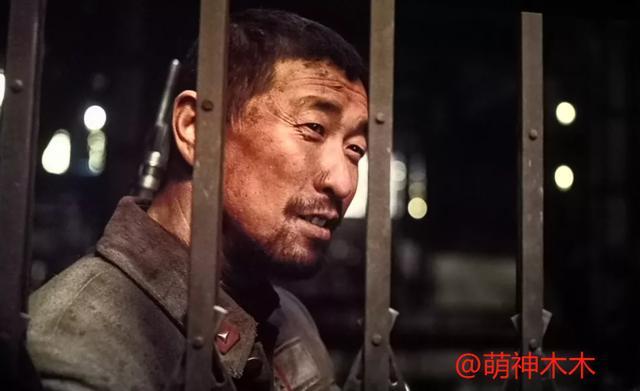 八佰|《八佰》三大演技败笔，杜淳的方言黄晓明的亮相，非专业演员太多