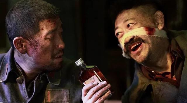 八佰|《八佰》三大演技败笔，杜淳的方言黄晓明的亮相，非专业演员太多