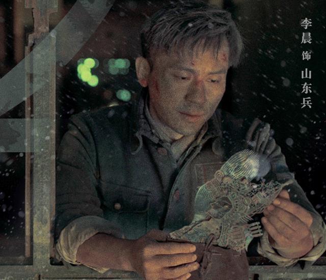 八佰|《八佰》三大演技败笔，杜淳的方言黄晓明的亮相，非专业演员太多