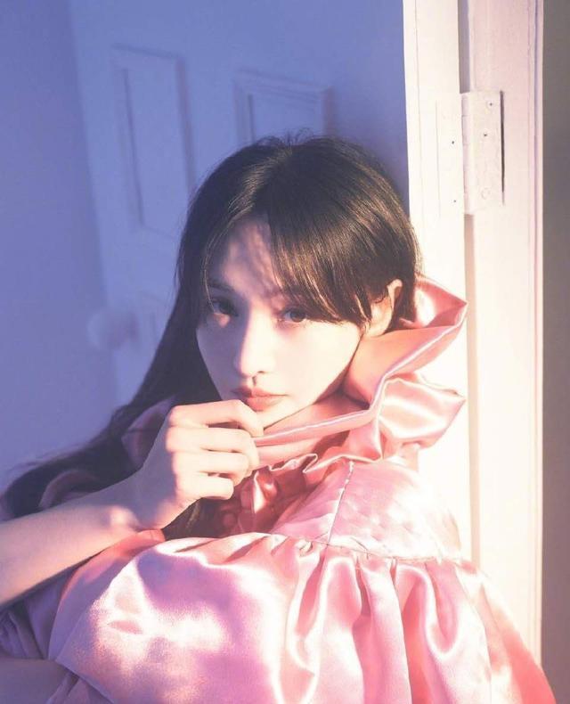 郑爽|郑爽直播情绪崩溃，耍脾气劝粉丝别买，发飙赶走主持人独自哭泣