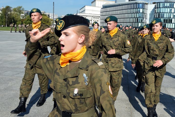 波兰喜迎王师,请美军常驻,每年耗资5亿,全部帮美军消费买单