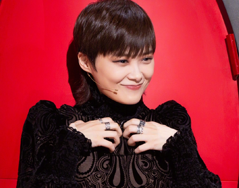 中国好声音|《好声音》开播套路老掉牙，李宇春模仿李荣浩显油腻，李健也毫无亮点