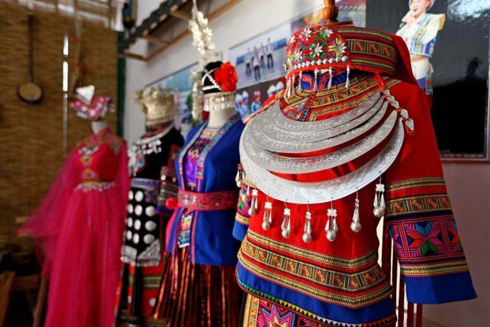 忻城县|壮锦织出忻城群众小康新生活