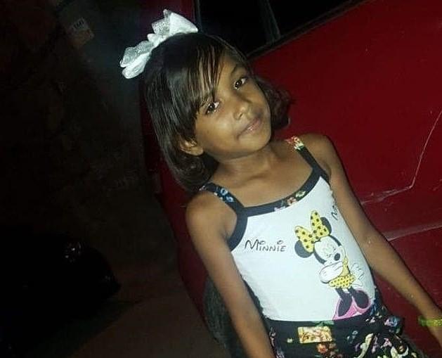 多米尼加9岁小女孩遭邻居侵犯并杀害父母幻觉女儿未死因同情造成大祸