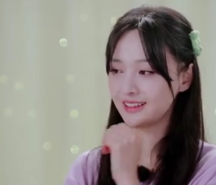 郑爽|郑爽采访控制不住情绪，哭到眼睛“脱妆”：确定这是双眼皮？