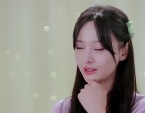 郑爽|郑爽采访控制不住情绪，哭到眼睛“脱妆”：确定这是双眼皮？