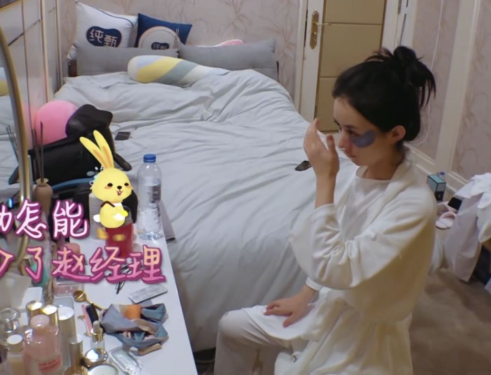 赵丽颖|赵丽颖清晨保养颇严谨，素颜模样很减龄，桌上护肤品接地气