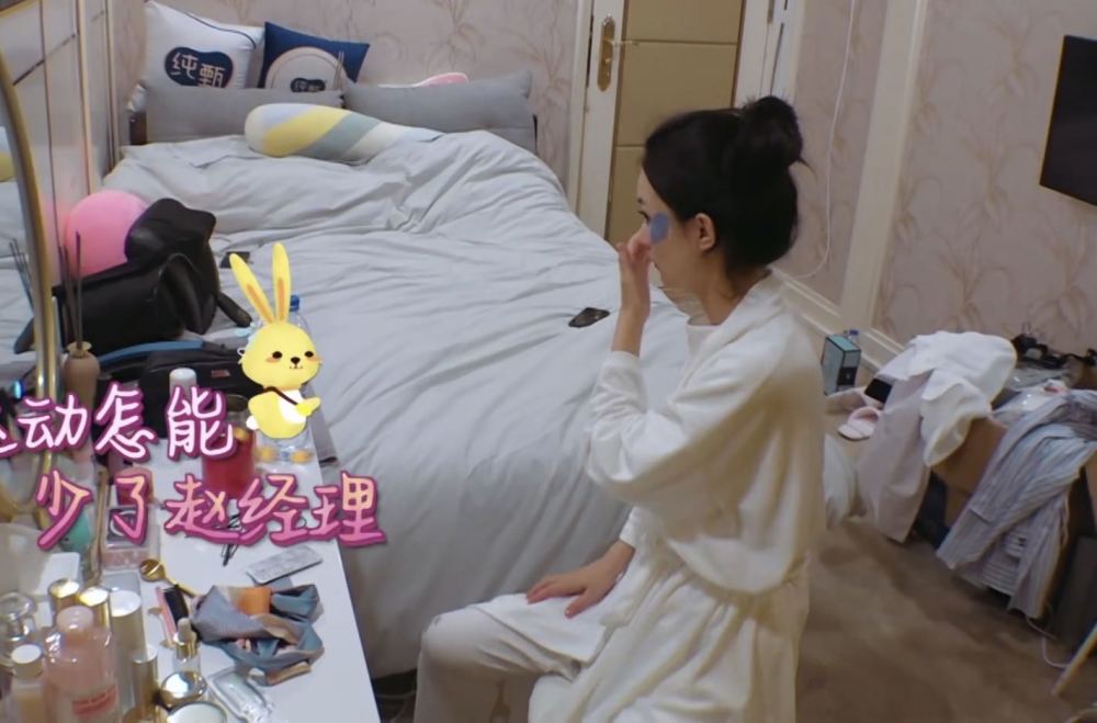 赵丽颖|赵丽颖清晨保养颇严谨，素颜模样很减龄，桌上护肤品接地气