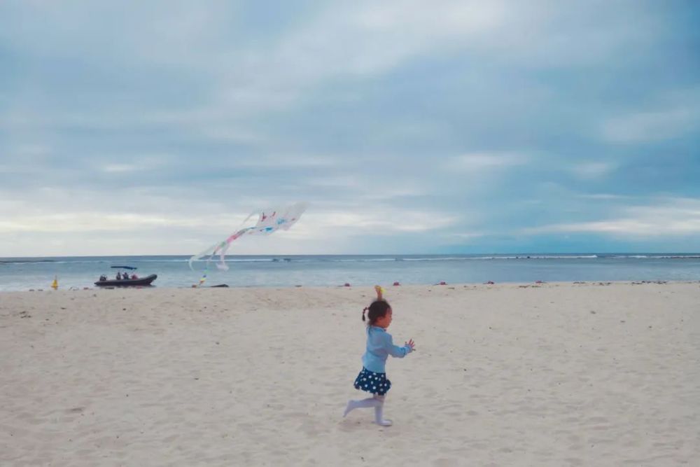 毛里求斯_社会|“天堂原乡”遭遇燃油泄漏：当地妇女捐发吸油 中国志愿者出手相助