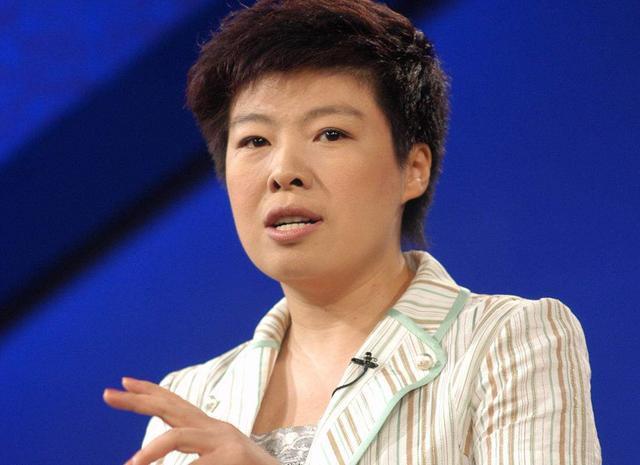 于丹|从“文化教母”到遭人唾弃，解读《论语》的于丹，为何跌落神坛？