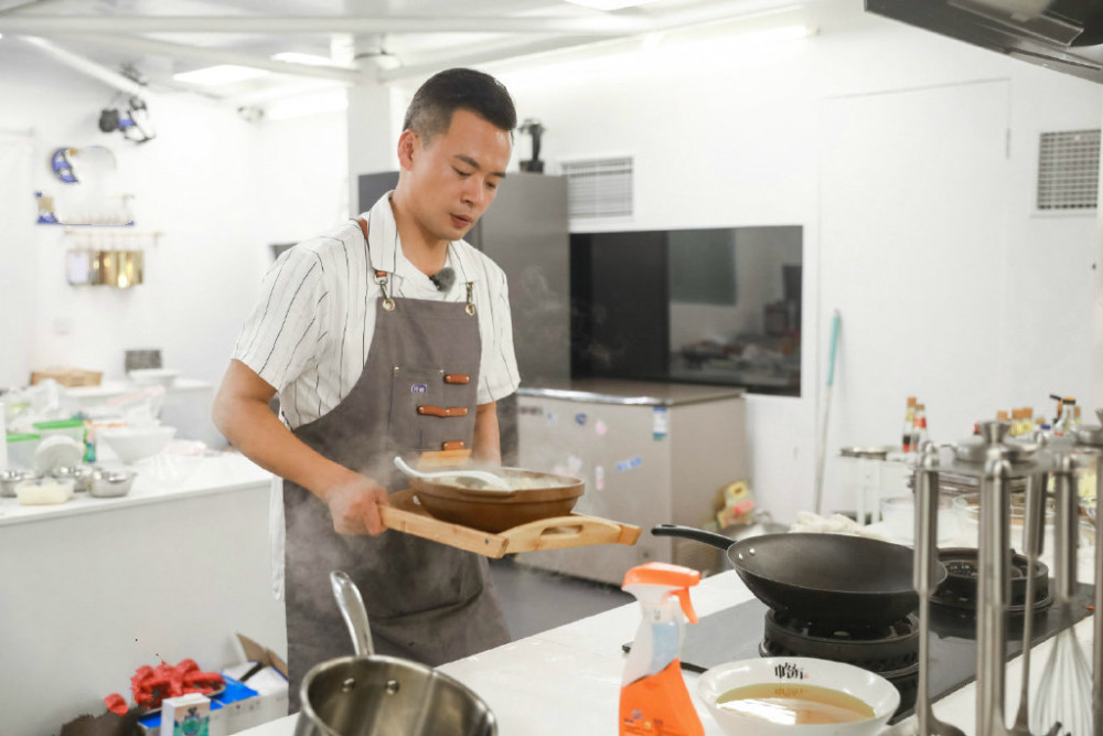 何错之|《中餐厅》再次超支，赵丽颖情商不足，能力一般，林大厨何错之有